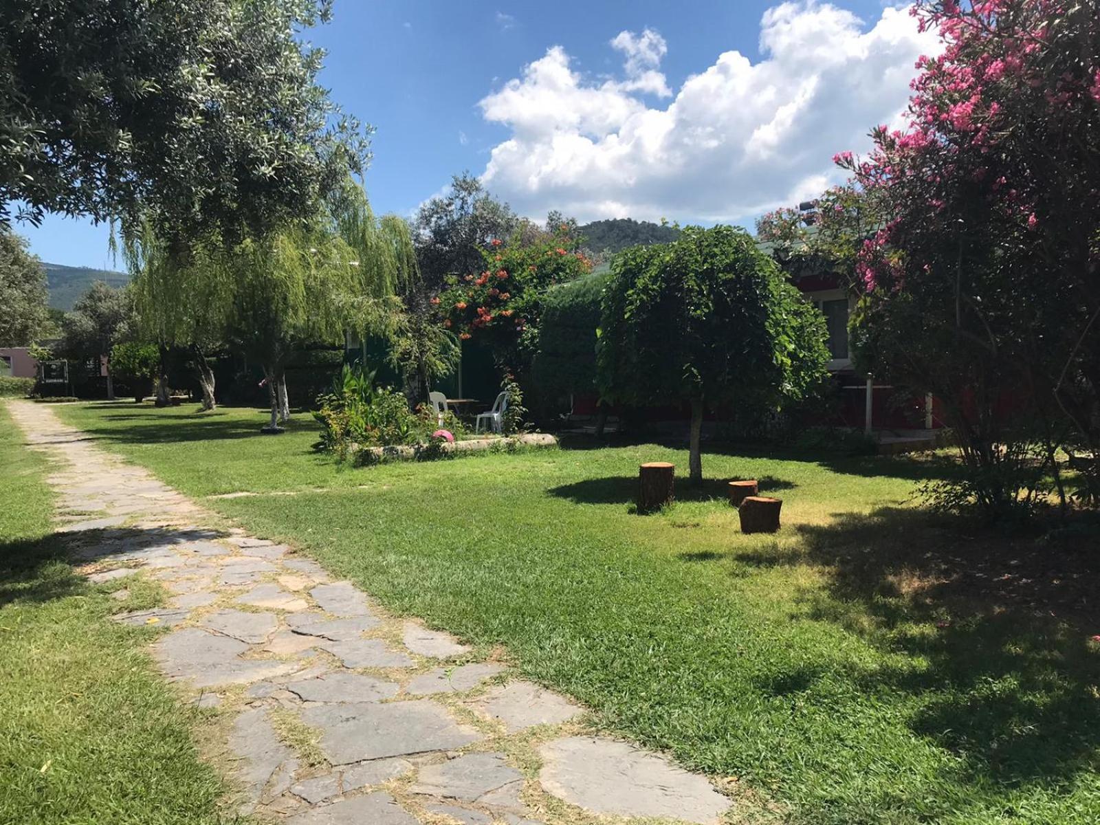 Cicek Evler Tatil Koeyue Hotel Armutlu Екстериор снимка